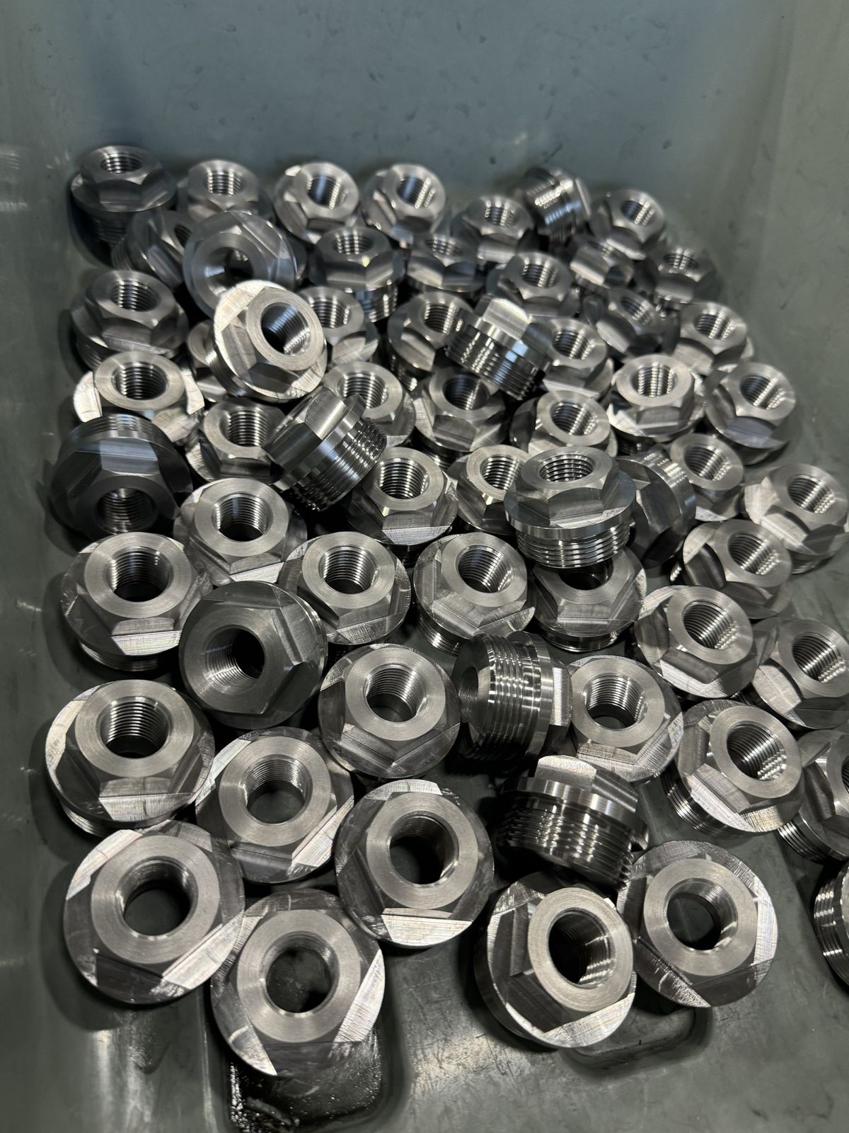 Steel hydraulic fittings