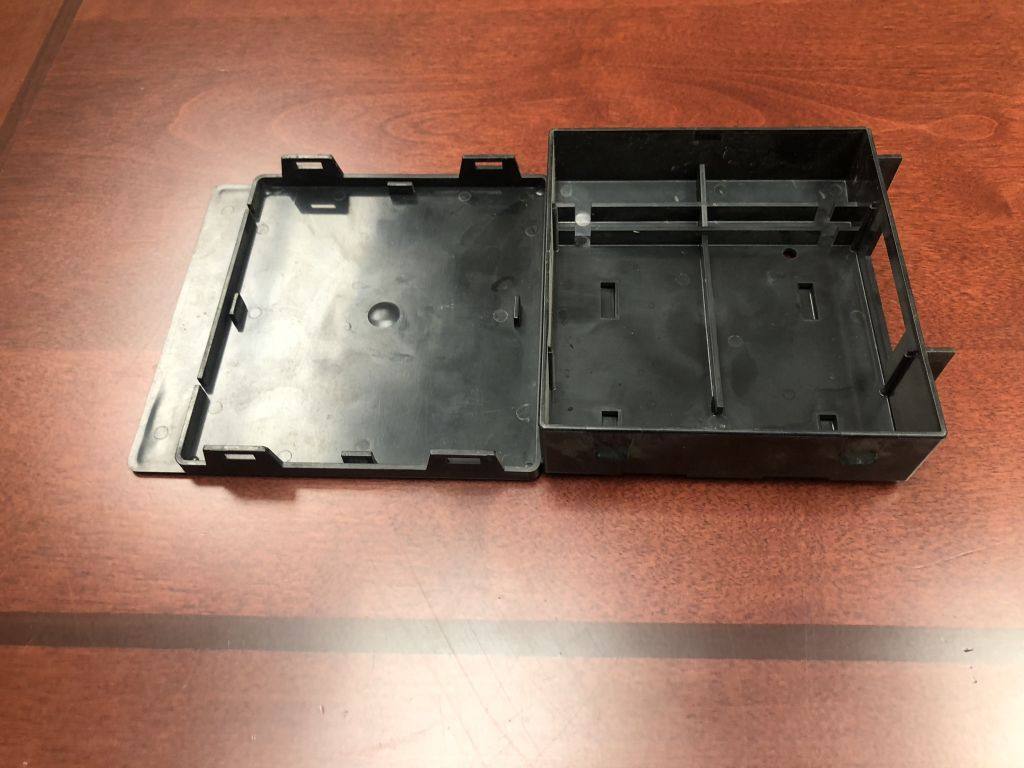 Molded plastic tray